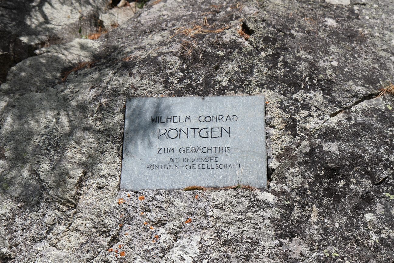 Roentgen's pathway and memorial tablet, Pontresina - 005.JPG